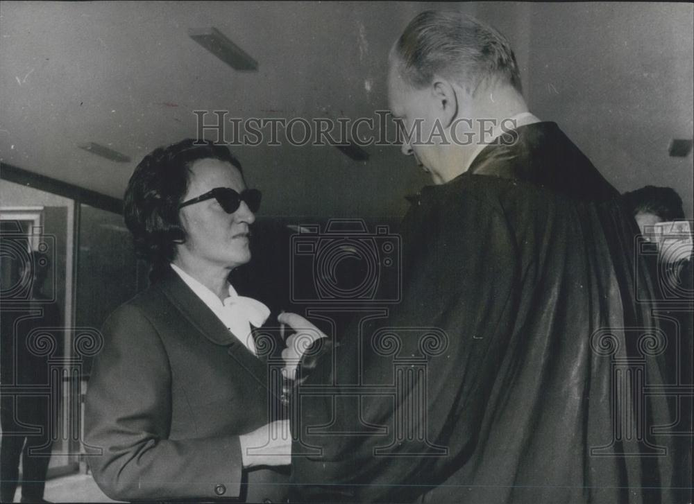 1966 Press Photo Dr. Mechthild Petersen and her advocate, Schmidt-Leichner. - Historic Images