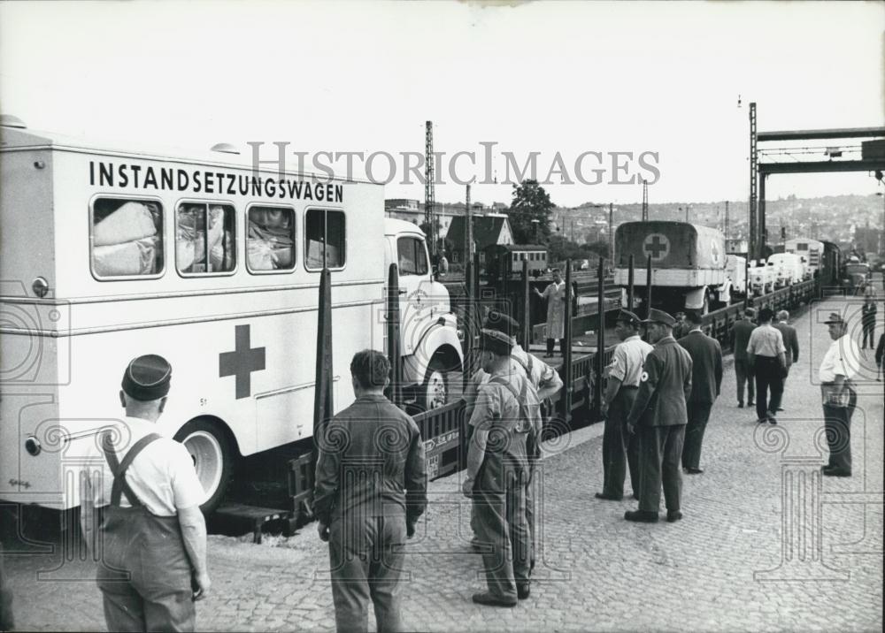 1963 Press Photo German Red Cross Helping Skoje-&quot;Social Help Train&quot;Croatia - Historic Images