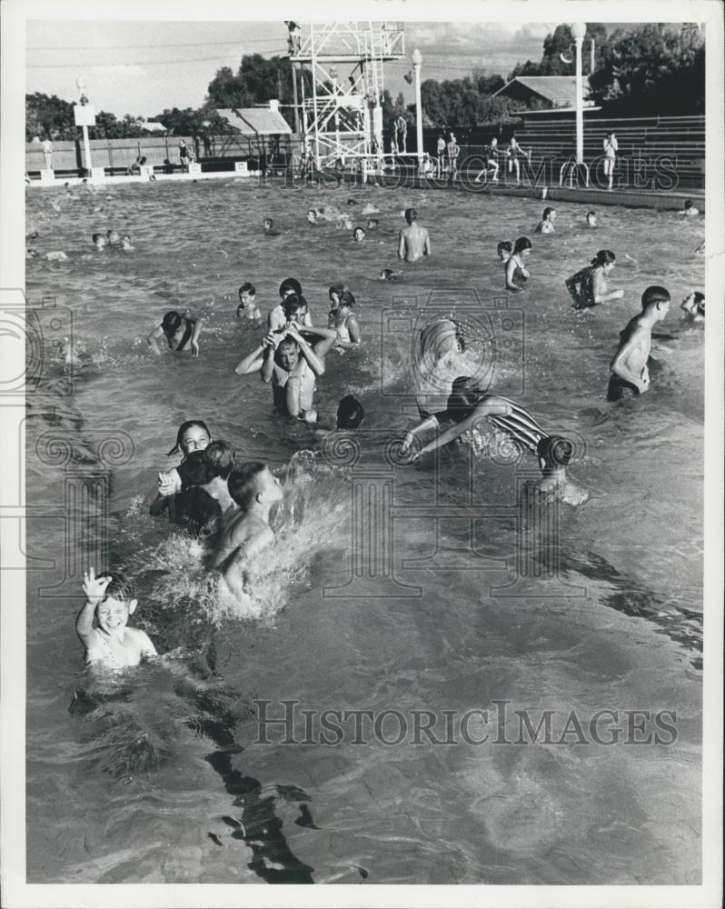 Press Photo Olympic Swimming Pool, Parkes, New South Wales - Historic Images