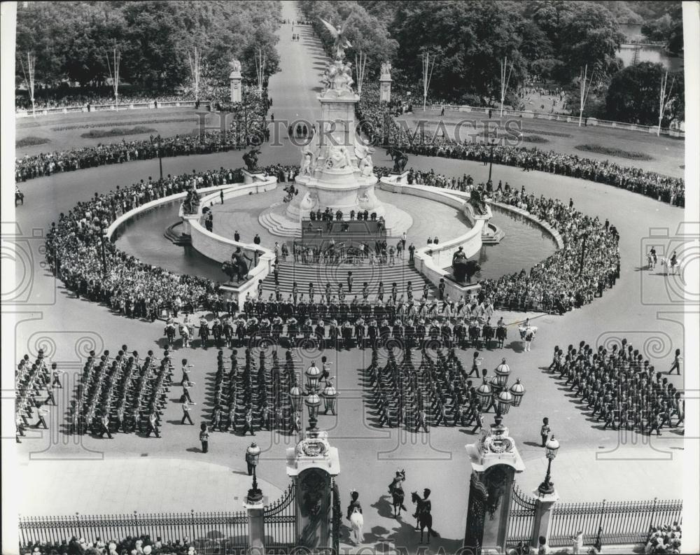 Press Photo H.M. The Queen, took place today on Horse Guards Parade - Historic Images