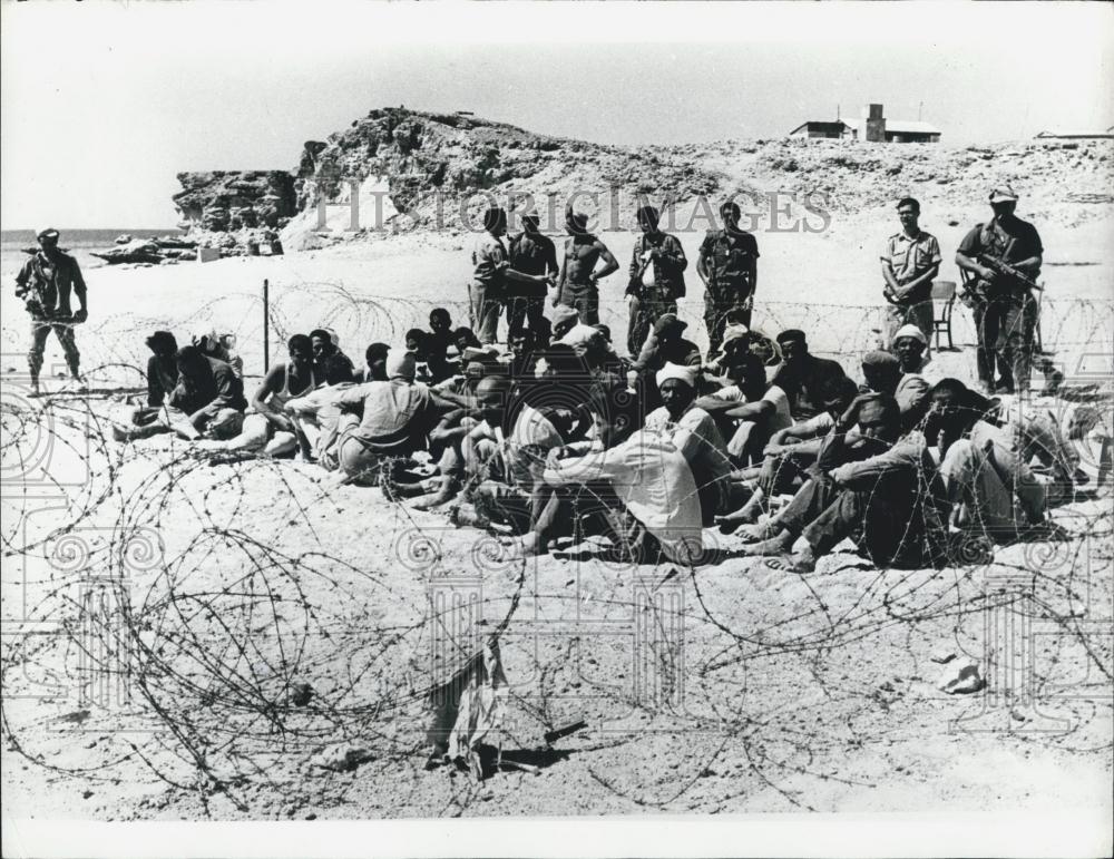 Press Photo Arab prisoners pictured at Sharm el Sheikh, the Egyptian fortress - Historic Images