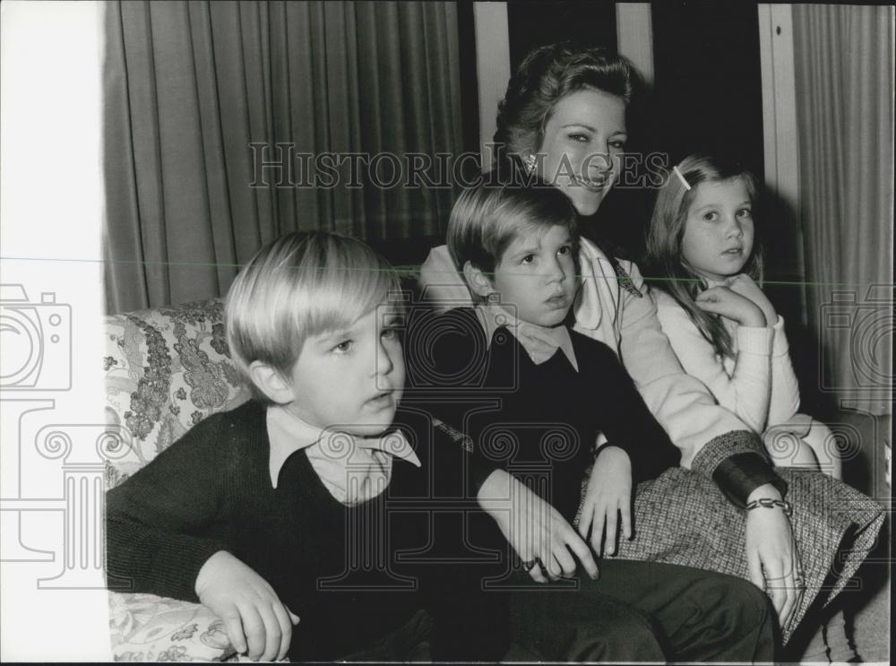 Press Photo Exiled from Greece - Constantine and Ann Marie and children - Historic Images