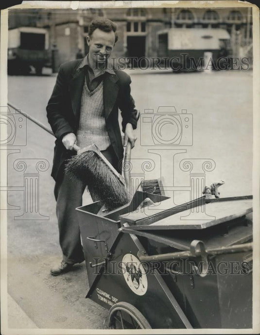 1956 Press Photo D Goodbrand akes part in Commercial TV "64,000" question quiz - Historic Images