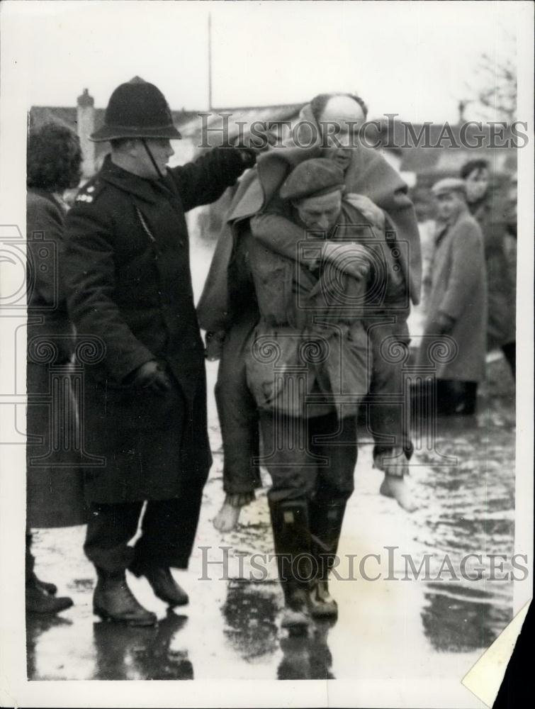 1953 Press Photo Flooded roads at Jaywick - Historic Images