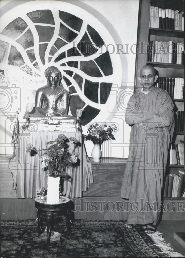 Press Photo Buddhist Monk, Temple, Northern Berlin, Germany - Historic Images