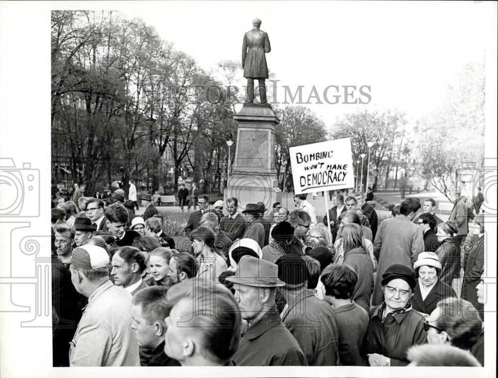 1966 Press Photo Finland Anti-Vietnam Demonstration - Historic Images