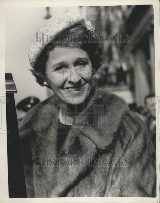 1957 Press Photo Mrs John Hay Whitneyhusband is US Amb to England - Historic Images