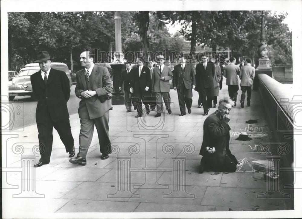 1956 Press Photo Soviet Air Force Delegation at Westminster Abbey - KSA05143 - Historic Images