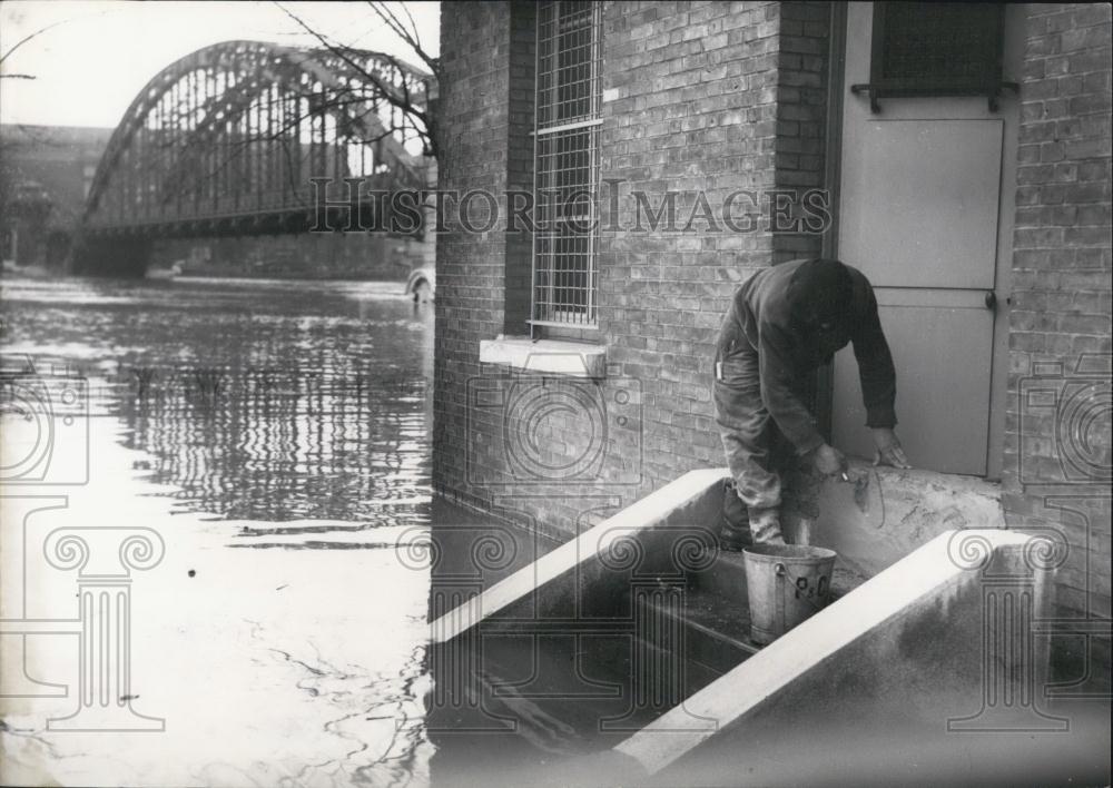 1955 Press Photo Floods in Paris - Historic Images