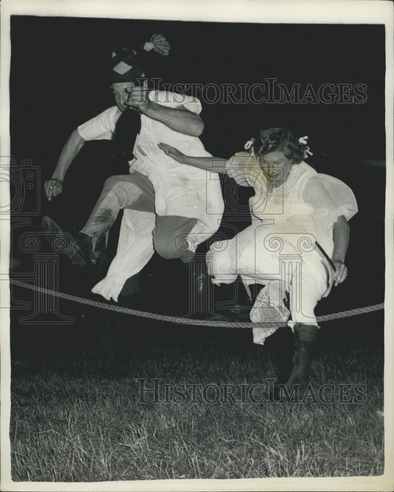 1956 Press Photo Night Tie Meeting of the South Berkshire Race in Pajamas - Historic Images