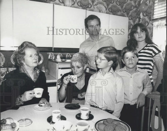 1980 Press Photo Mrs Thatcher & Mr James Patterson and family - Historic Images
