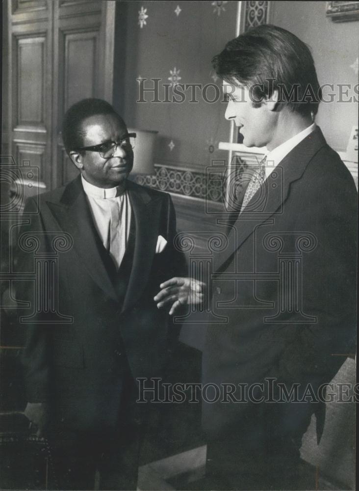 1977 Press Photo Bishop Muzorewa calls on Dr David Owen at the Foreign Office - Historic Images