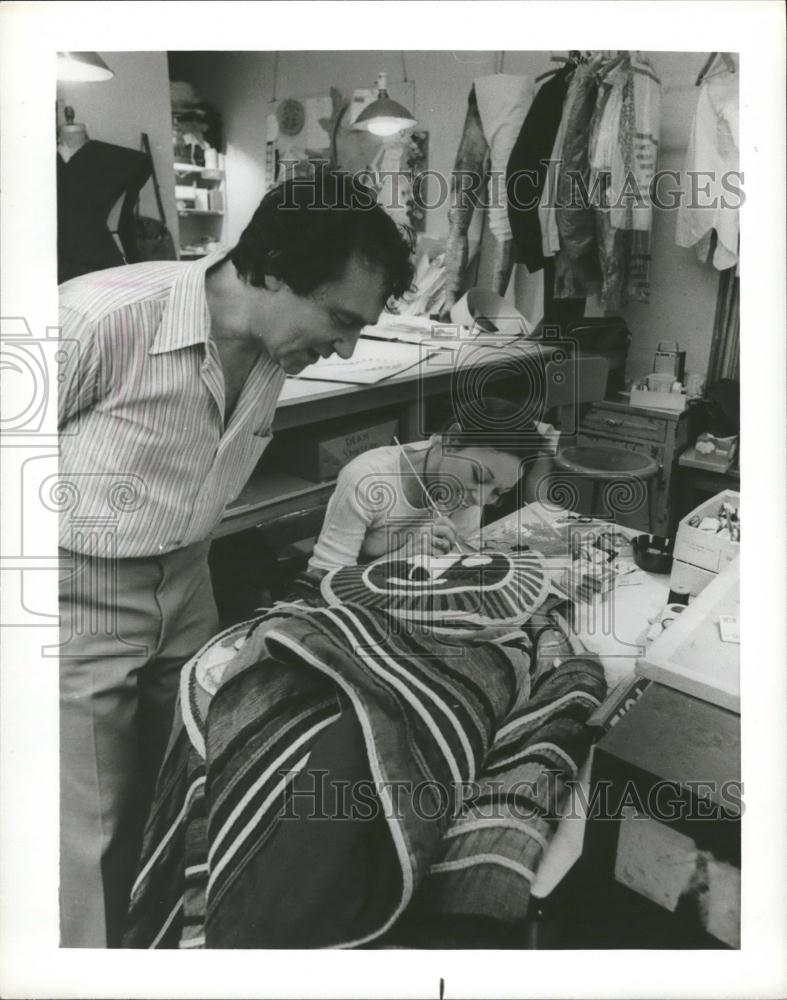 Press Photo Populist Theater, Costume Design - Historic Images