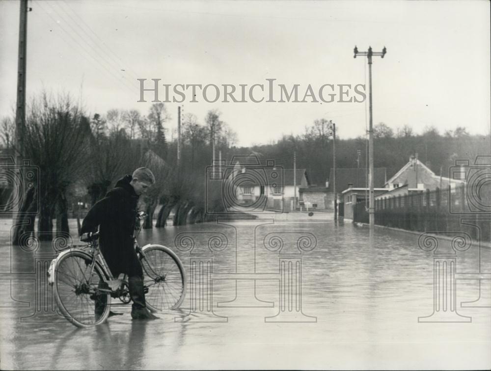 1959 Press Photo The overflow of the River Grand-Morin in Paris - Historic Images