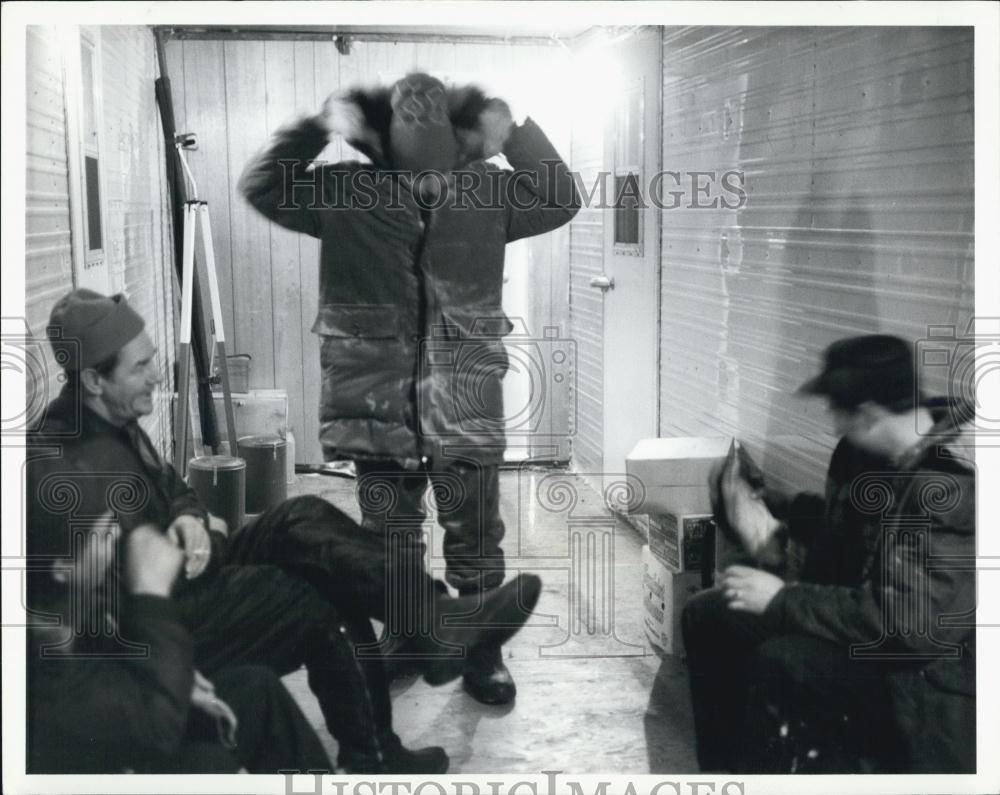 Press Photo A oil driller prepares to go out into a blow, - Historic Images