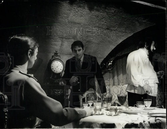 Press Photo producer Robert Hossein with actors Gert Frobe & Peter McEnery - Historic Images