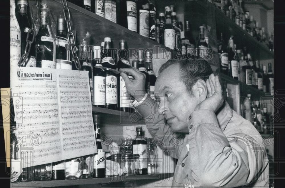 1962 Press Photo Flash-Play" is "Found Out" by Herbert Neyer - Historic Images
