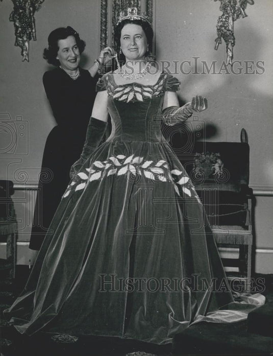 Press Photo Madame Tussaud's Figure Of Queen Elizabeth Paris House Mrs Allam - Historic Images