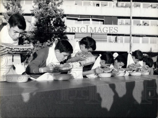 1962 Press Photo Antonio Longo, Eating Competition for Children - Historic Images