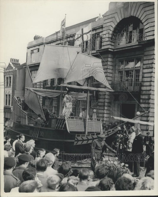Press Photo Countess Mountbatten launches replica of the Susan Constant" - Historic Images
