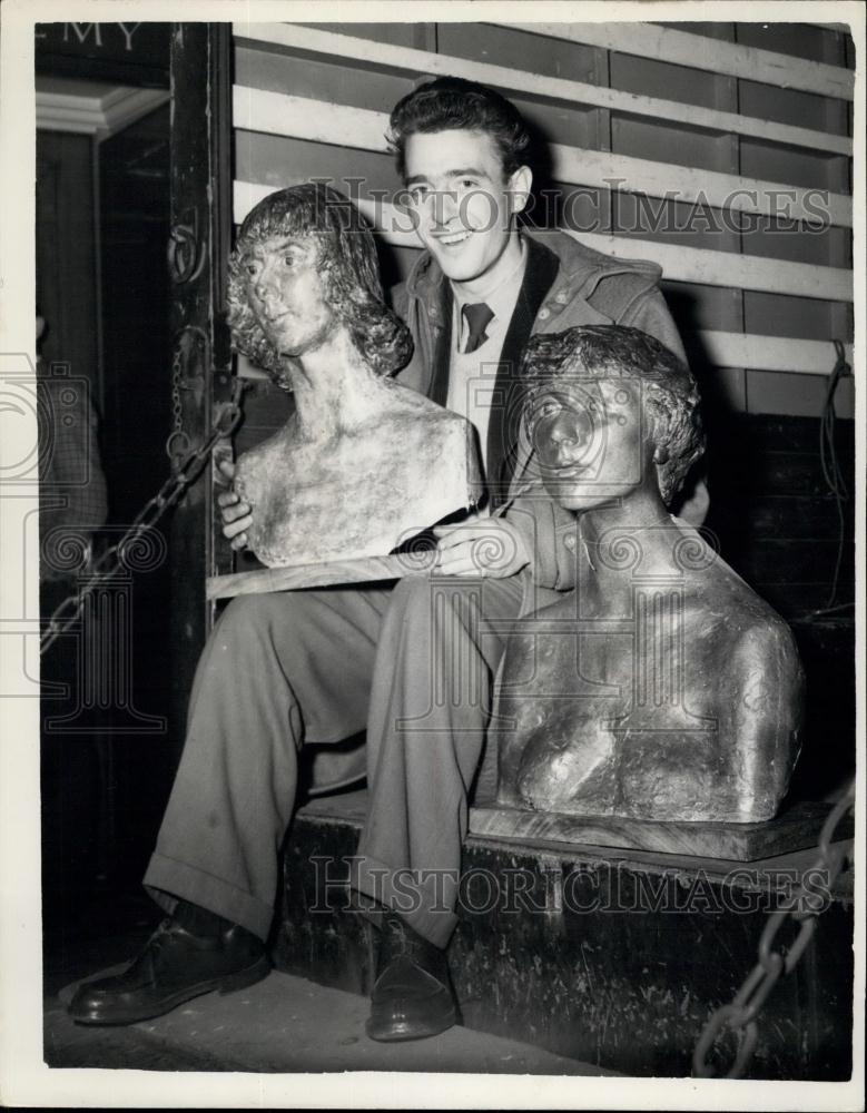 1953 Press Photo Graham Eccles With &quot;Anne&quot;/&quot;Portrait of a Young Woman&quot; Plaster - Historic Images