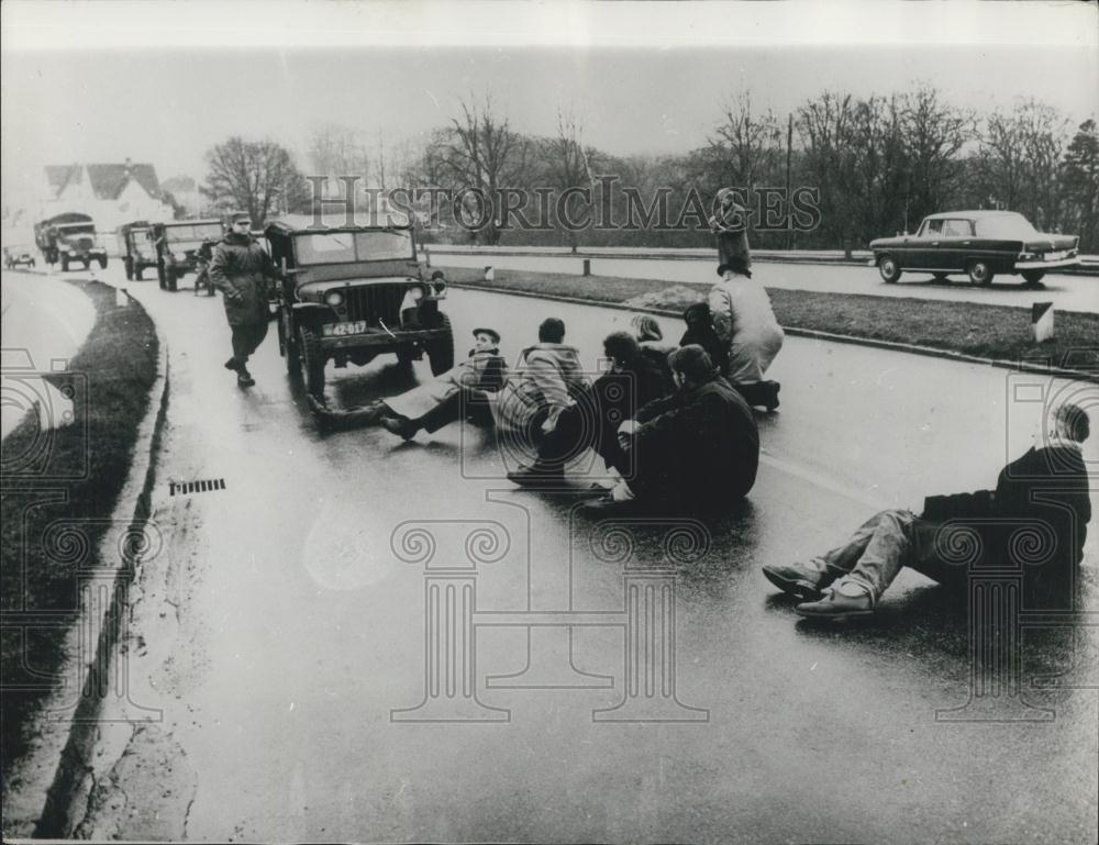 1965 Press Photo Demonstrations against German soldiers in Denmark - Historic Images