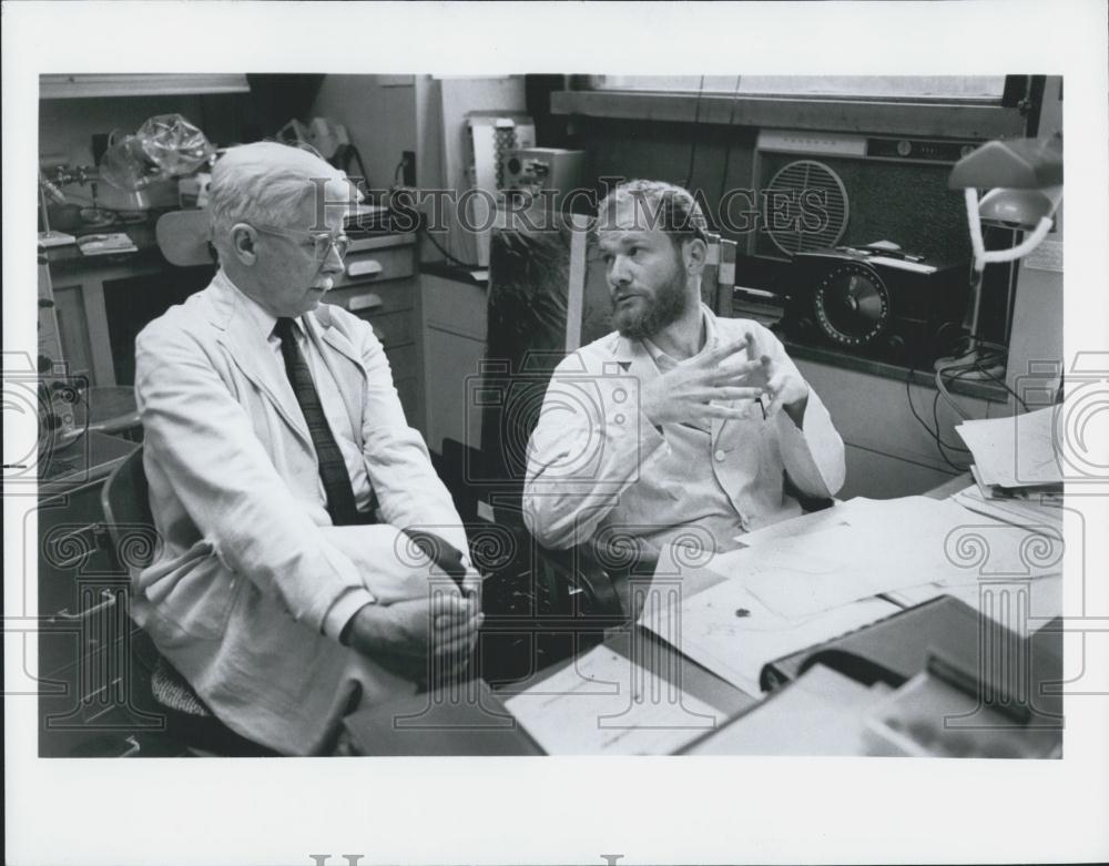 Press Photo Dr. Detlev W. Bronk, left, retiring President of Rockefeller Univers - Historic Images