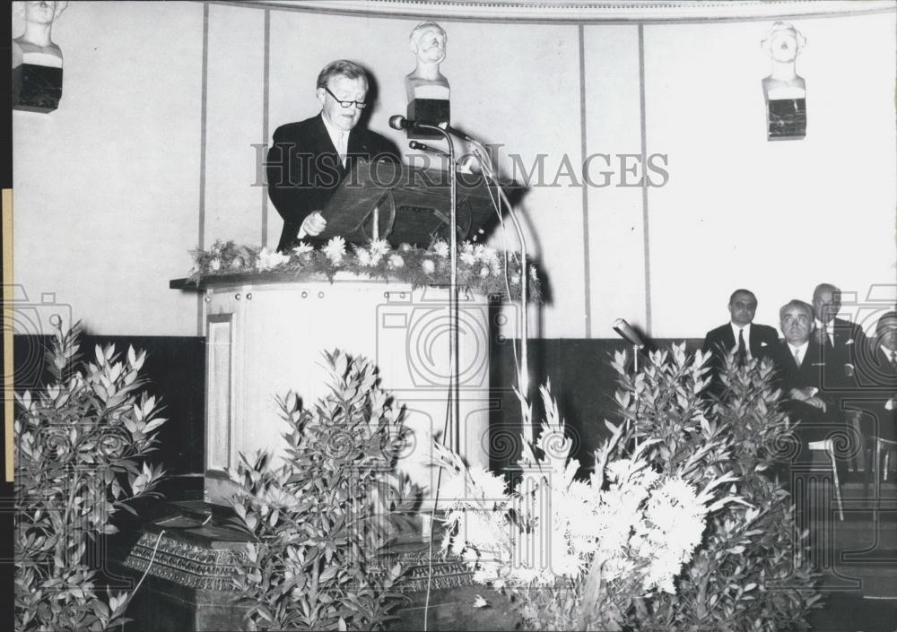 1970 Press Photo IPSA World Congress Professor Hans Maier Giving Welcome Speech - Historic Images