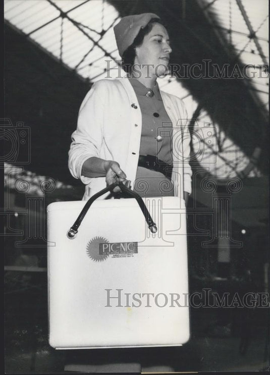 Press Photo Nic'Ã‚Â, a portable "Frige'Ã‚Â in plastic - Historic Images