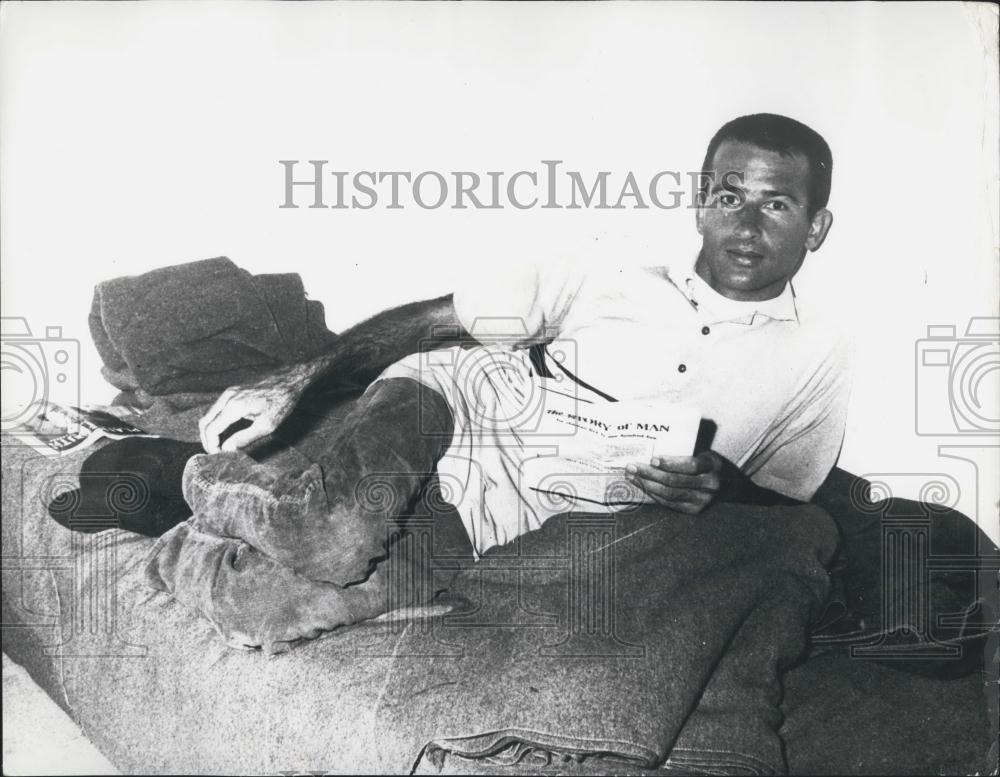 1969 Press Photo Michael Rohen in his cell awaiting trial for burning a Mosque - Historic Images