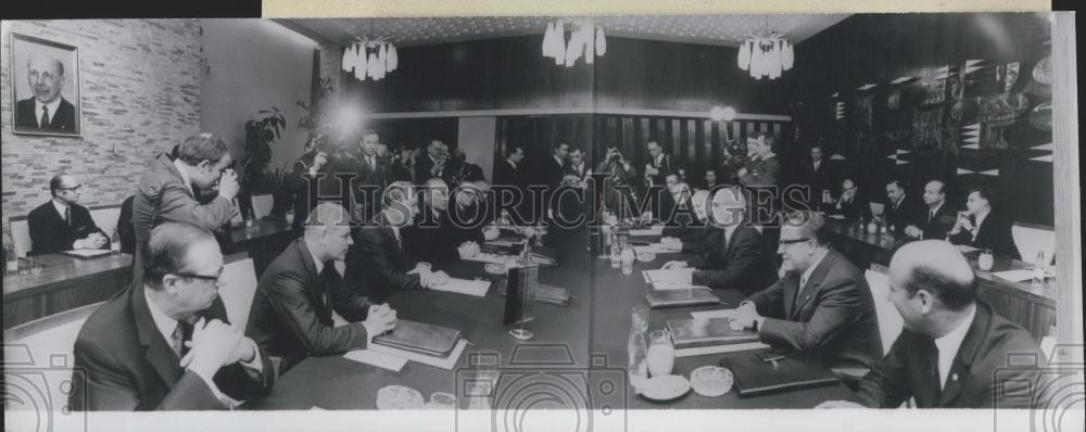 Press Photo Meeting of Willy Brandt Willi Stoph German - Historic Images