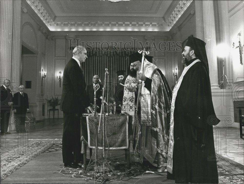 1977 Press Photo Athens Archbishops & new cabinet of Premier Canamanlis - Historic Images