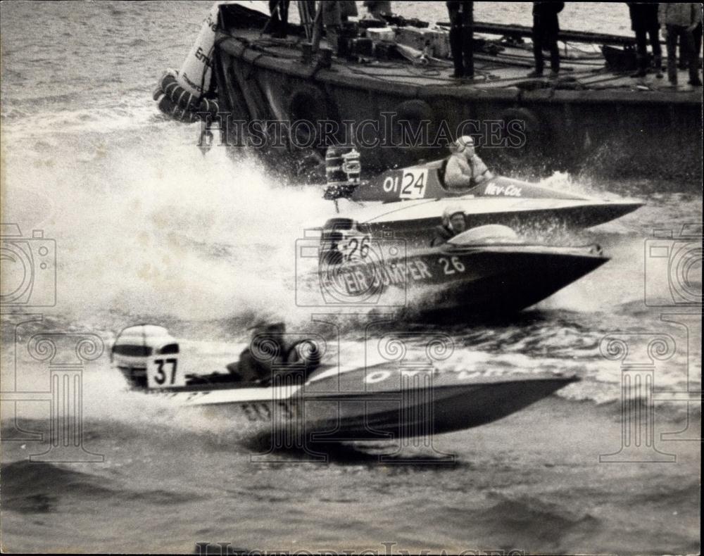 1969 Press Photo Powerboat Race On Thames River Don Ross Winner - Historic Images