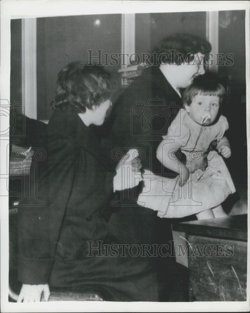 Press Photo Mrs. Cherry and baby Susan - Historic Images