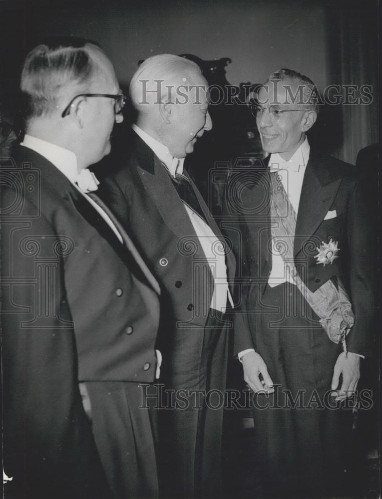 1953 Press Photo Prof. Hallstein, Prof. Heuss and Ahmed Saroit in Germany - Historic Images