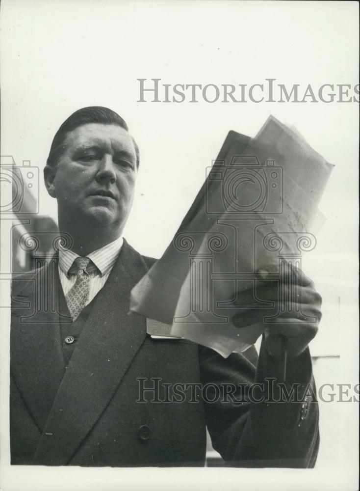 1957 Press Photo Mr Julian Snow, Labour M.P. Joined in the Queen Controversy - Historic Images