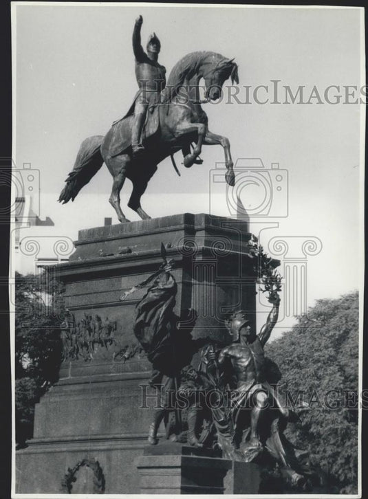 1966 Press Photo Statue Of Jose De San Martin Buenos Aires Argentina - Historic Images