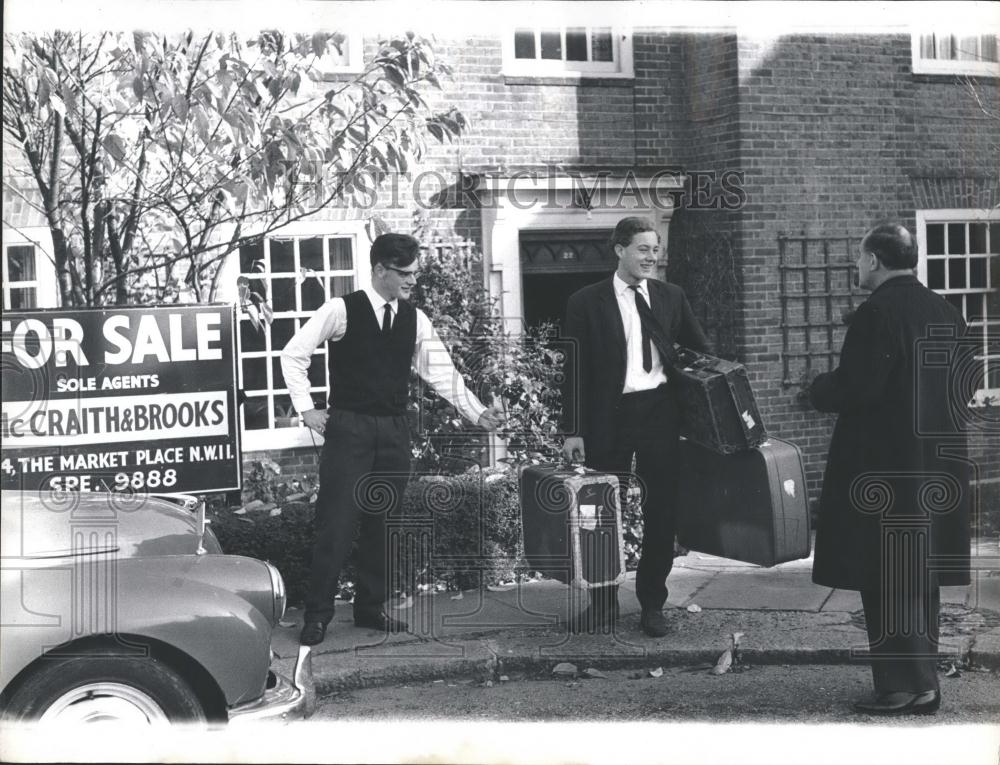 1964 Press Photo : Patrick Gordon Walker and his family moved in to their home - Historic Images