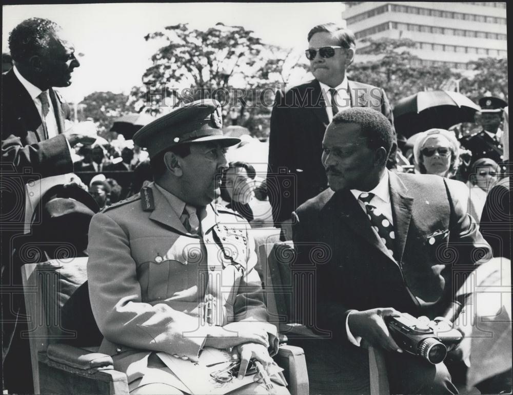 1972 Press Photo Sttriopian Crown Prince ASFA Wossen & Paul Ngei - Historic Images