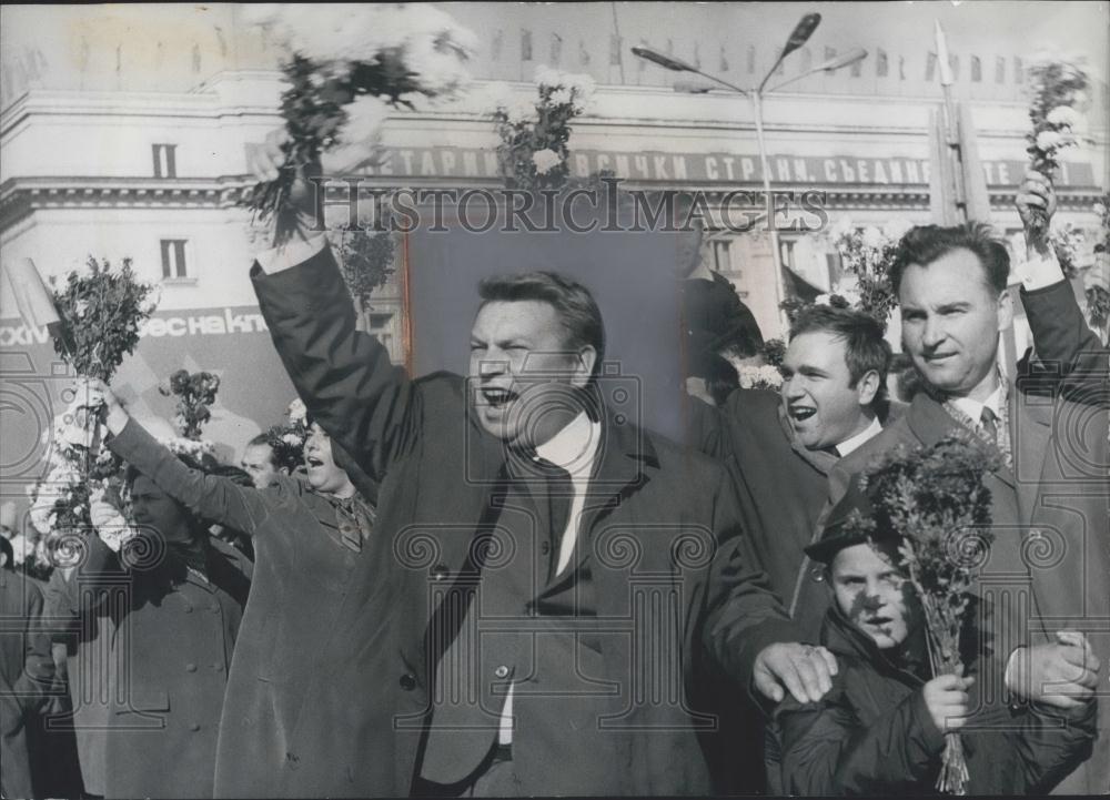 1974 Press Photo &#39;&#39;Ninth of September&#39;&#39; parade at square in Sofia - Historic Images