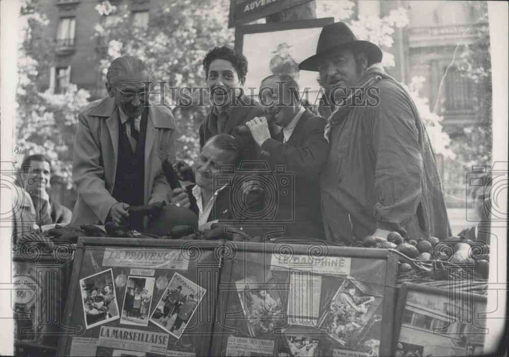 1953 Press Photo Elected Peddler King Pere La Souris Paris Montparnasse - Historic Images