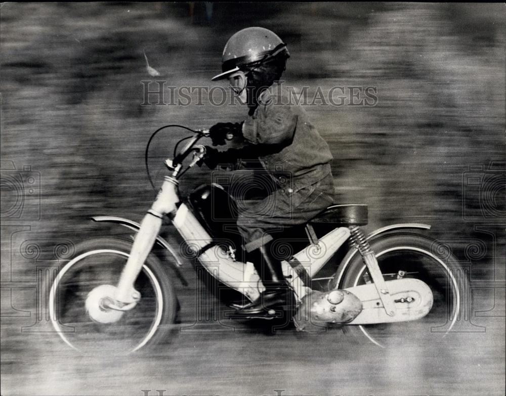 Press Photo Young Anthony Peel,7 on 70 cc motorbike - Historic Images