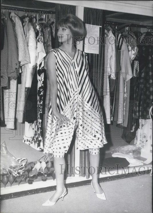 1964 Press Photo Short-Dress by Heinz Schulze-Varell - Historic Images