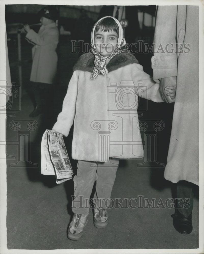 1962 Press Photo Liza Daughter Elizabeth Taylor London Airport Christmas Family - Historic Images