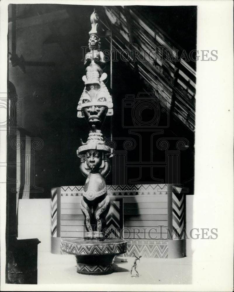 1953 Press Photo Totem Pole Carved By Sculptor Barney Seale - Historic Images