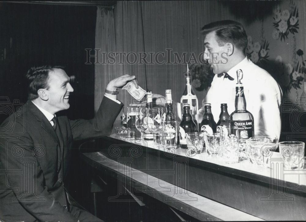 1962 Press Photo The first discount-bar has opened in Berlin - Historic Images