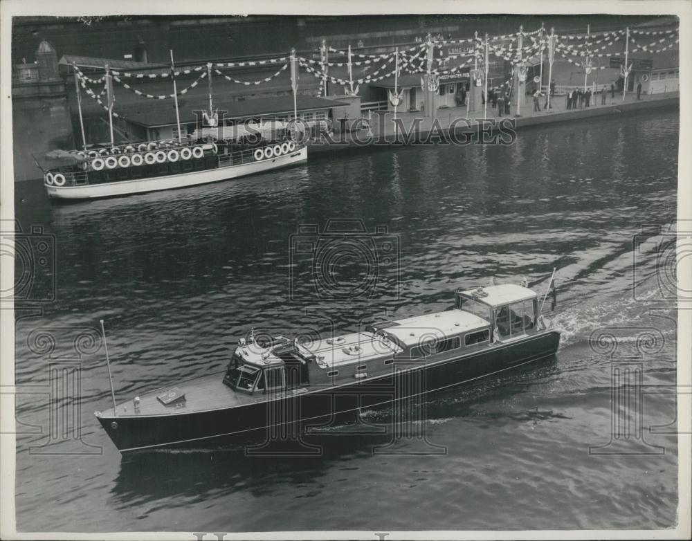 1953 Press Photo View of the &quot;Nore&quot; at Westminster Pier. - Historic Images