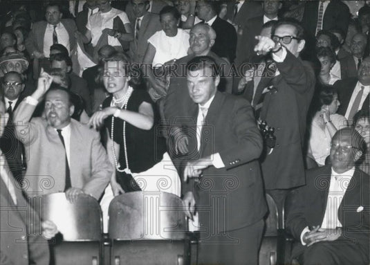 Press Photo The audience protesting against Schlamm in Germany - Historic Images