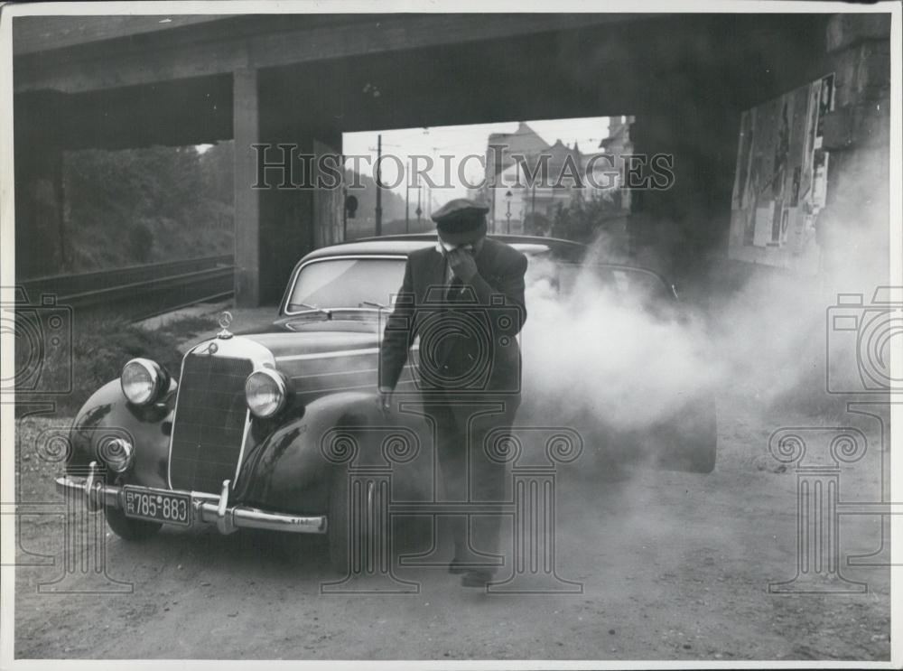 Press Photo Tear Gas Signalling Attack In Germany - Historic Images