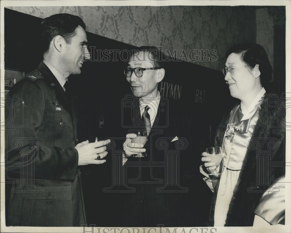 1957 Press Photo Colonel Dean Hess Korean Ambassador London Myo Mook Lee - Historic Images